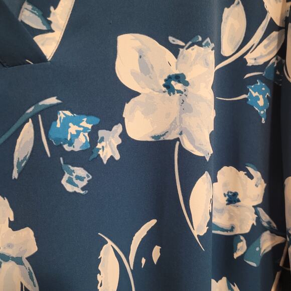 41 Hawthorn Blue White Floral Blouse Size Med Polyester Roll Sleeve Work Top - Picture 2 of 8